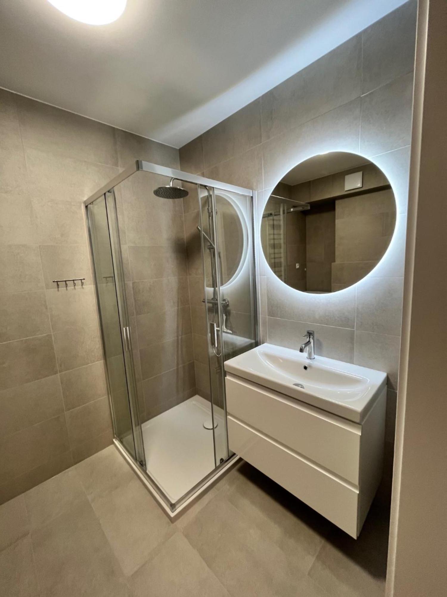 Apartament Julia 1-4 Os Starowapiennikowa 42A Z Balkonem Ze Sniadaniem Kontynentalnym Kielce Ngoại thất bức ảnh