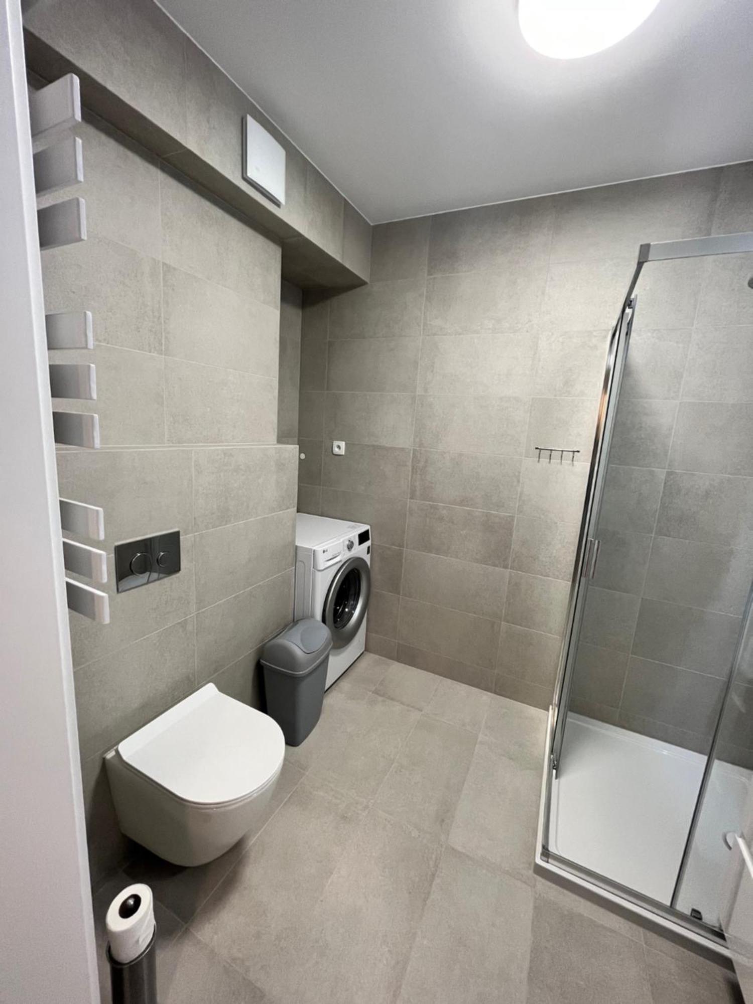 Apartament Julia 1-4 Os Starowapiennikowa 42A Z Balkonem Ze Sniadaniem Kontynentalnym Kielce Ngoại thất bức ảnh