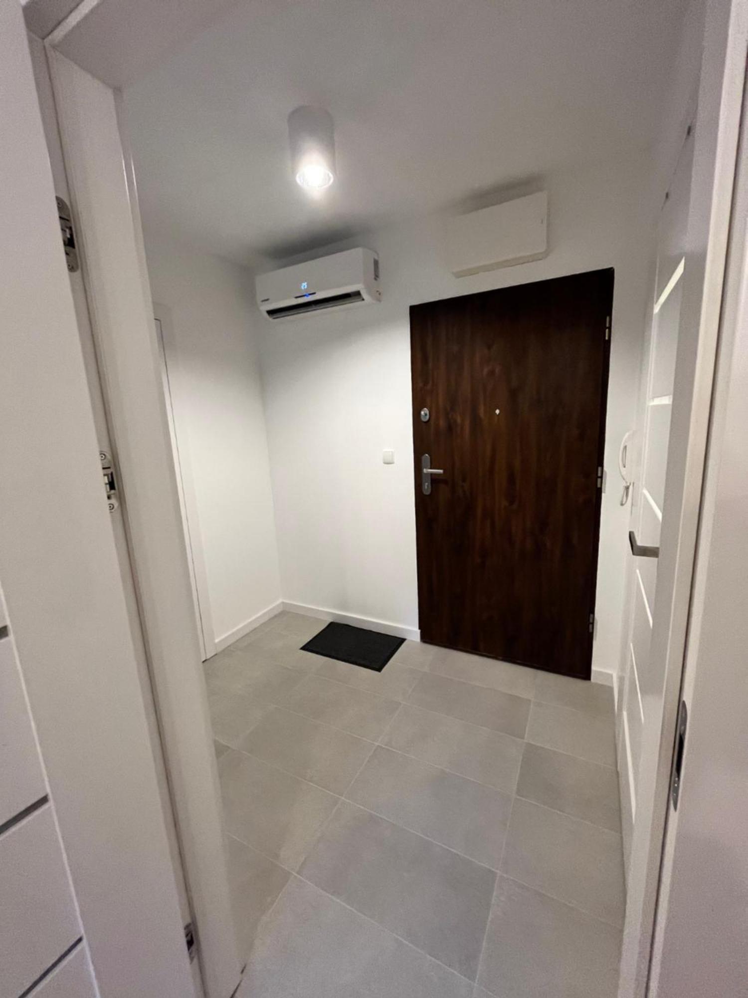 Apartament Julia 1-4 Os Starowapiennikowa 42A Z Balkonem Ze Sniadaniem Kontynentalnym Kielce Ngoại thất bức ảnh