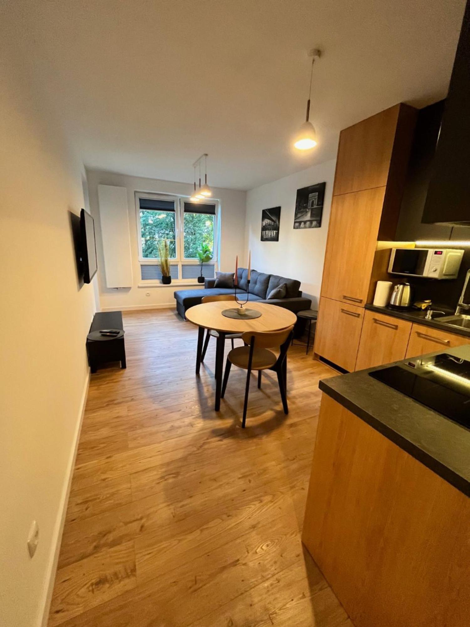 Apartament Julia 1-4 Os Starowapiennikowa 42A Z Balkonem Ze Sniadaniem Kontynentalnym Kielce Ngoại thất bức ảnh